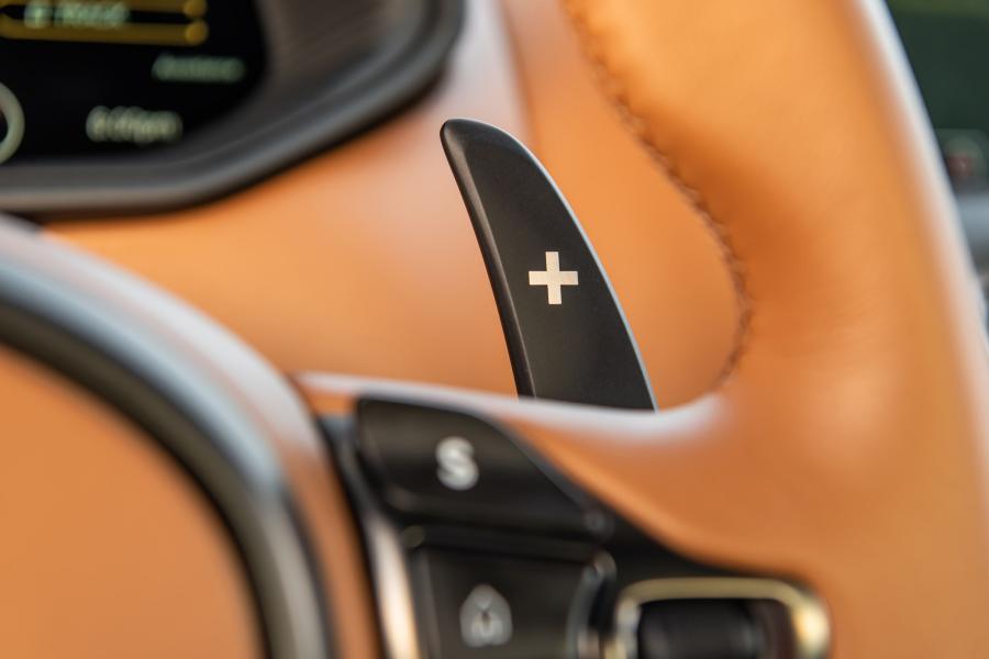 Детали интерьера Aston Martin DB11 AMR 2019 года  (NA) (фото 26 из 40)